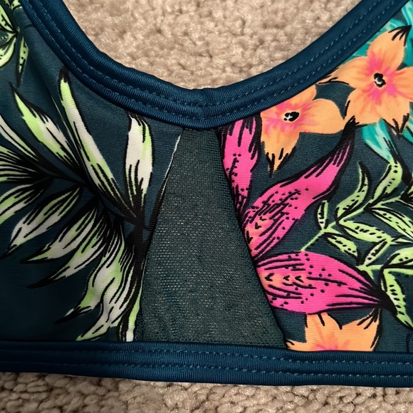 floral bikini top, size S, tie back, great condition! - Picture 3 of 4